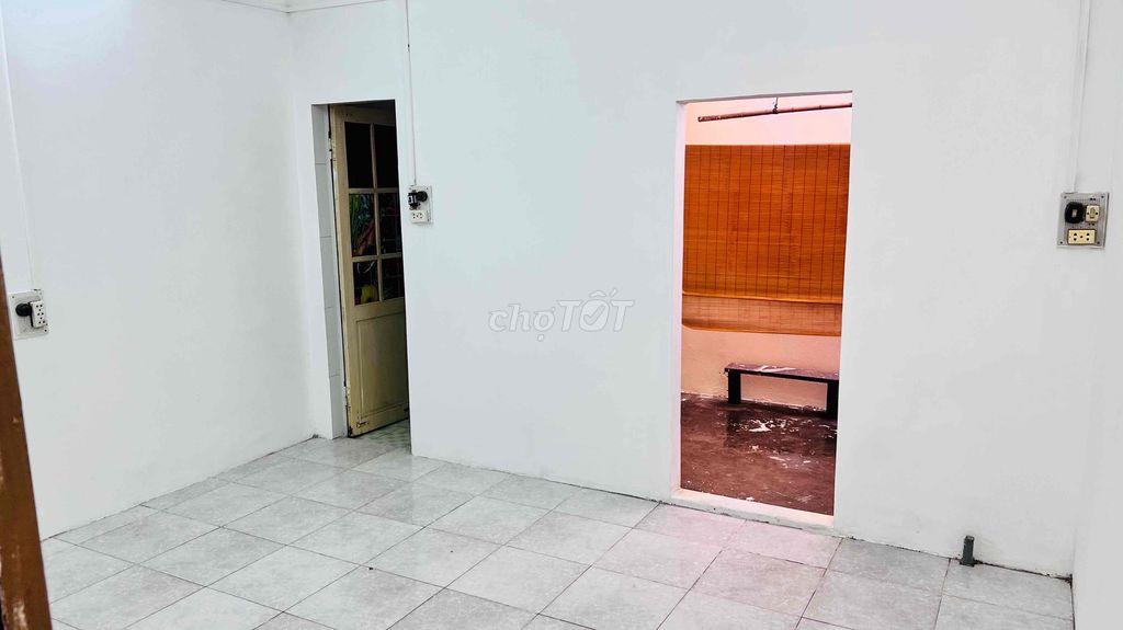 cần cho thuê nhà cấp 4 ở Hoàng Tăng Bí - Hà Nội