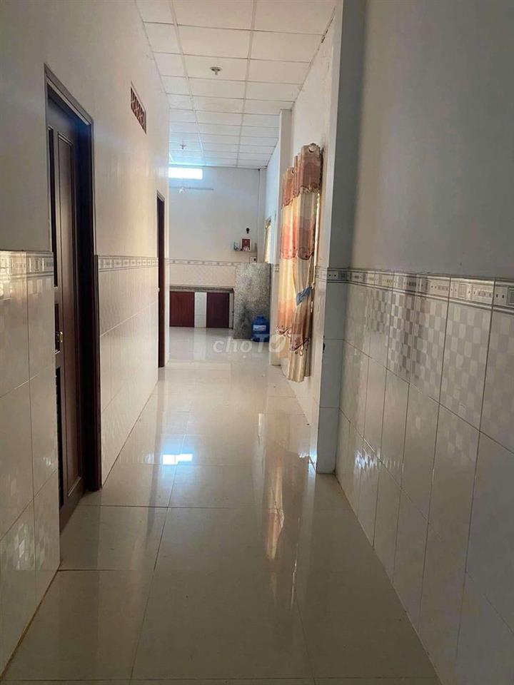 cần bán gấp nhà mặt đường góc ngã tư 2 mặt tiền