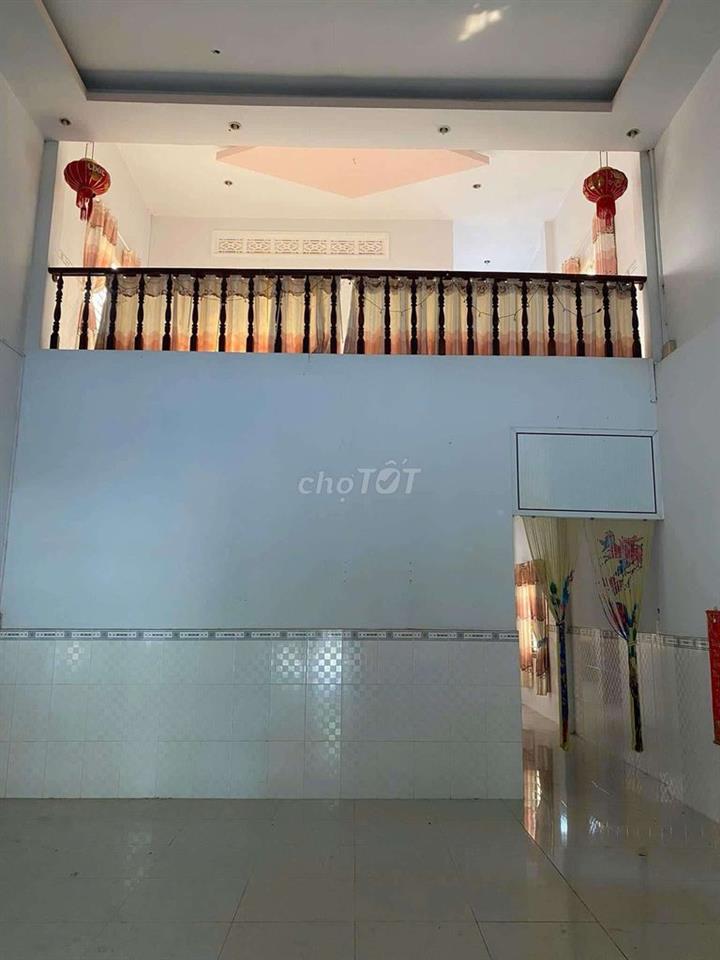 cần bán gấp nhà mặt đường góc ngã tư 2 mặt tiền