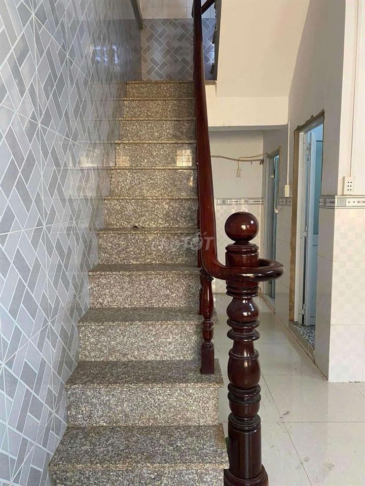 cần bán gấp nhà mặt đường góc ngã tư 2 mặt tiền