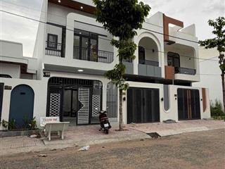 Bán nhà 1 trệt 1 lầu