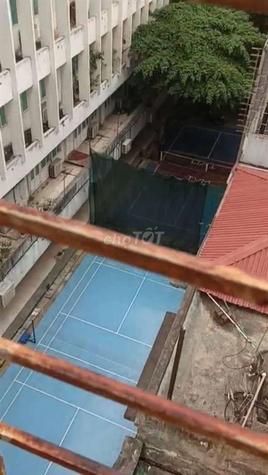 cần cho thuê 1/2 phòng ở tầng 3 trong 1 toà
