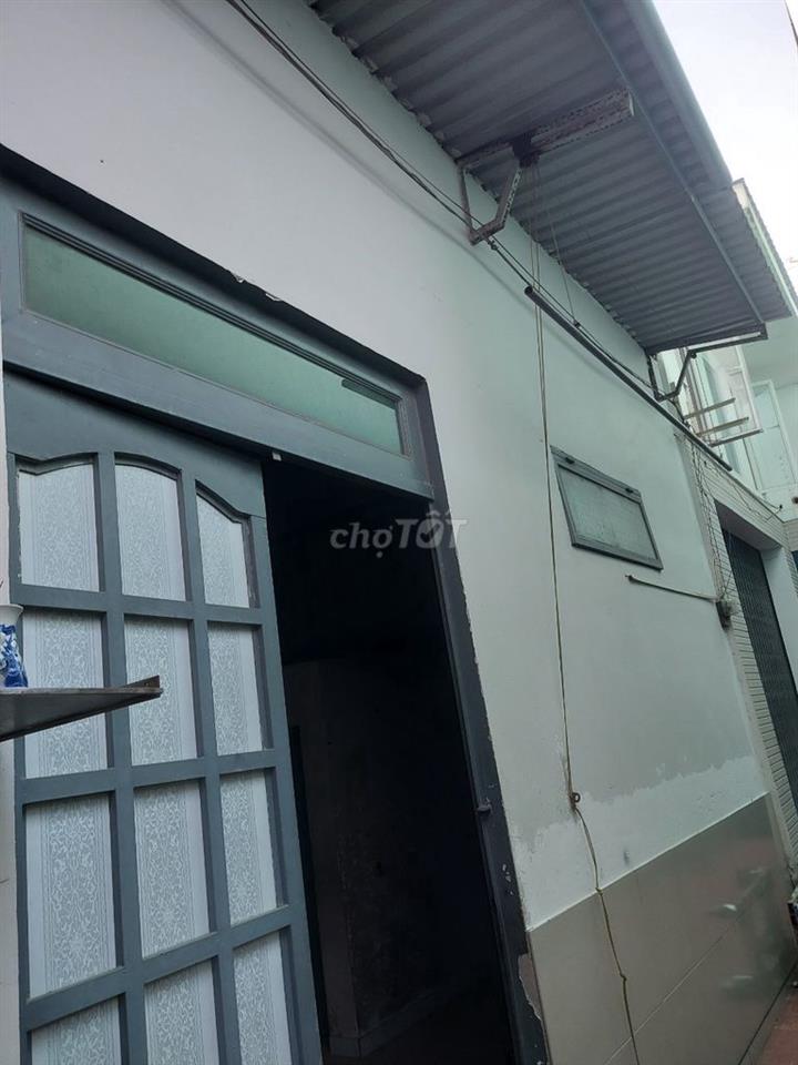 NHÀ HẼM 1 / CÁCH ĐƯỜNG XE HƠI 20 M