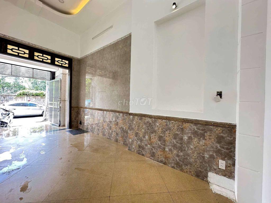Nhà mặt tiền Tân Sơn đối diện sân golf dt 3x10m buôn bán tốt