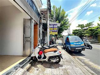 Nhà mặt tiền Tân Sơn đối diện sân golf dt 3x10m buôn bán tốt