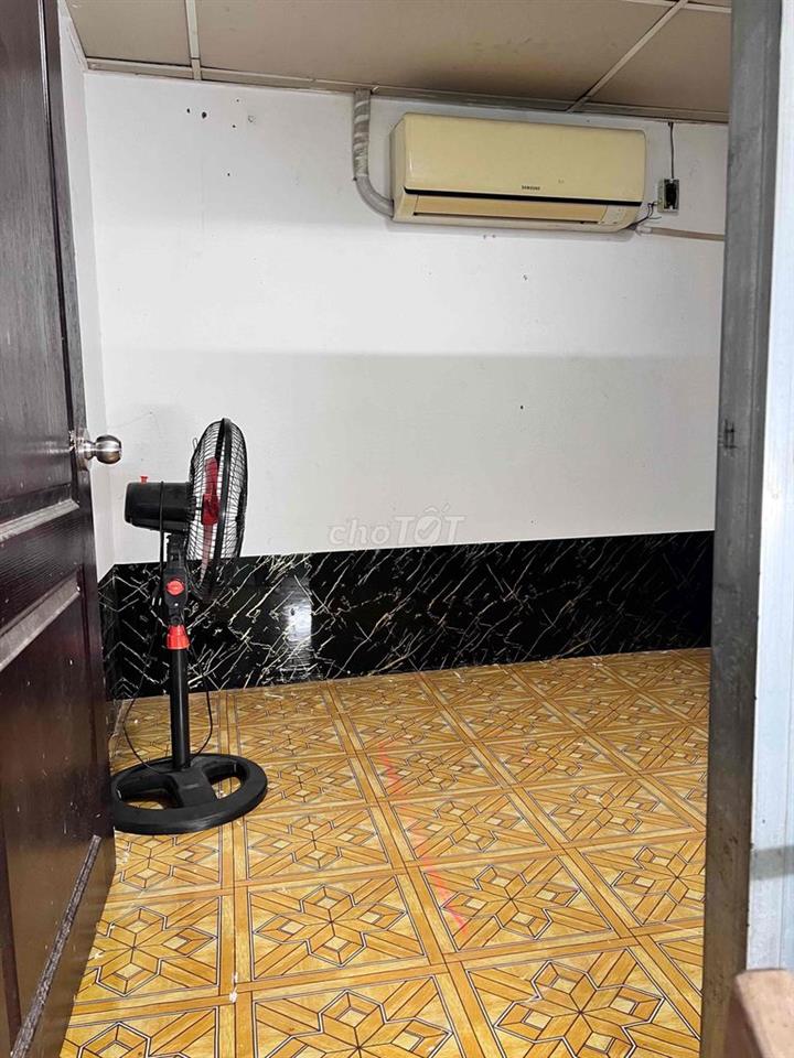 phòng có lối đi riêng. có phòng máy lạnh. yên tĩnh và an ninhh