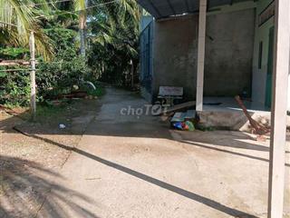 Đường Căn Nhà Màu Tím