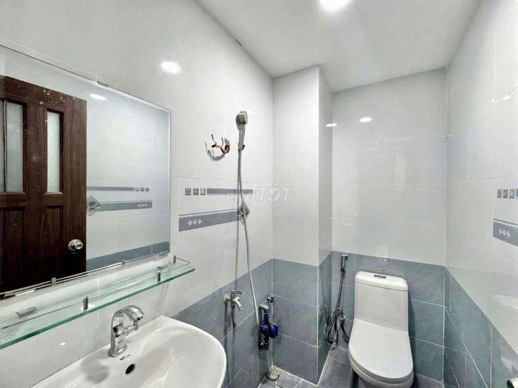 CHỈ CÒN 1P, Phan Văn Hớn, Tân Thới Nhất