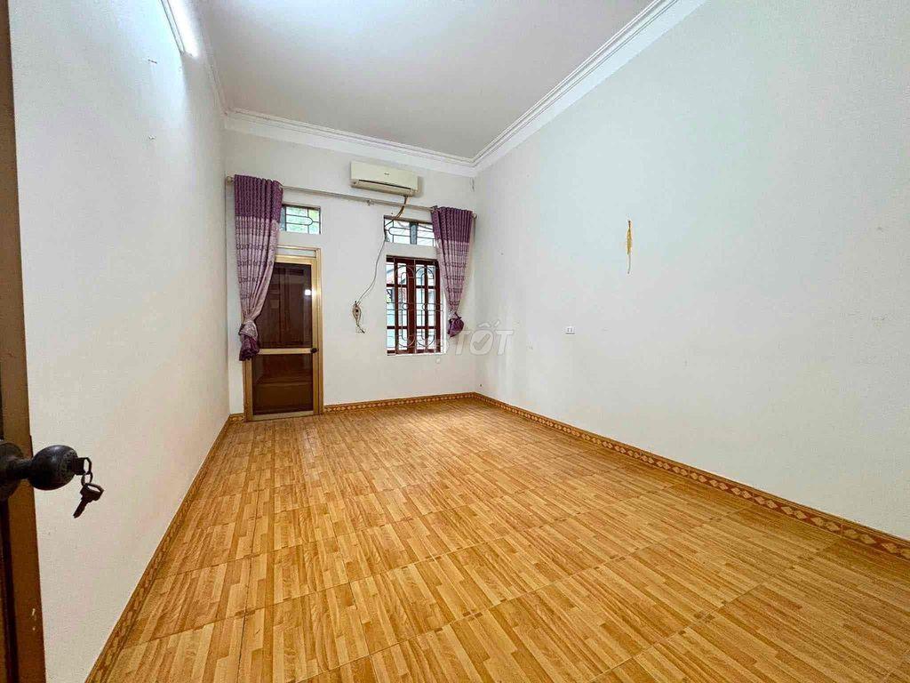 CHO THUÊ - Nhà 3 tầng full đồ Văn Phú (mặt đường Ô Tô)