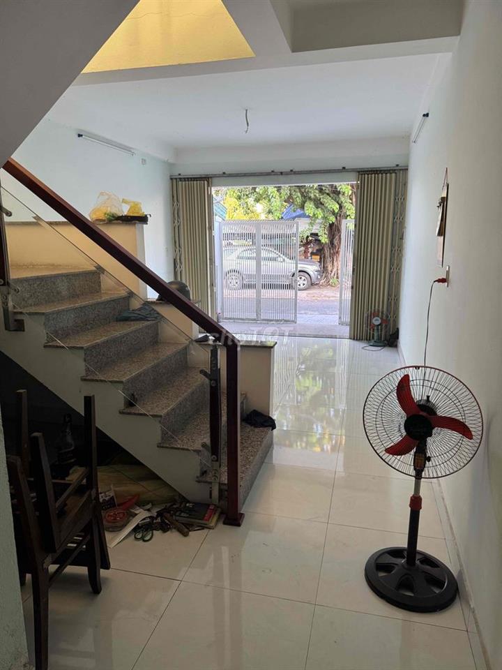 Bán nhà đường Nguyễn Trung Ngạn