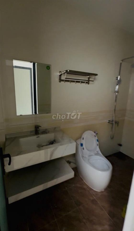 Bán gấp nhà đẹp 2 tỷ 5 ngay đường lớn HL 409, tân hiệp, bình dương