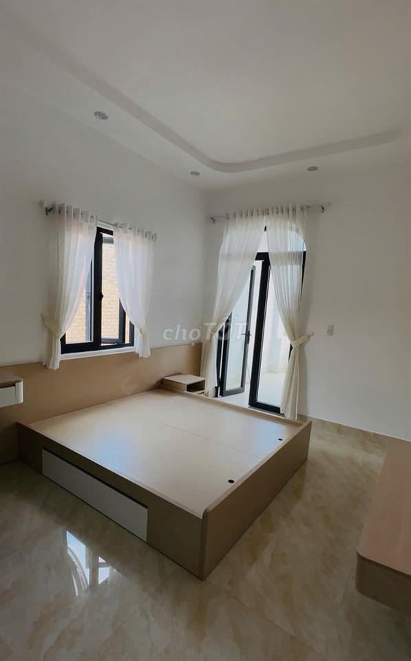 Bán gấp nhà đẹp 2 tỷ 5 ngay đường lớn HL 409, tân hiệp, bình dương