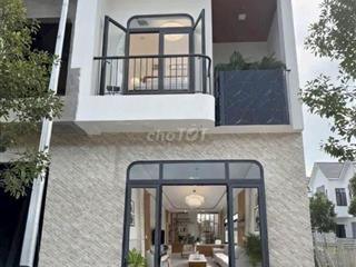 Cần bán nhà 1 trệt 1 lầu ngay chợ Tân Hiệp, Tân Uyên