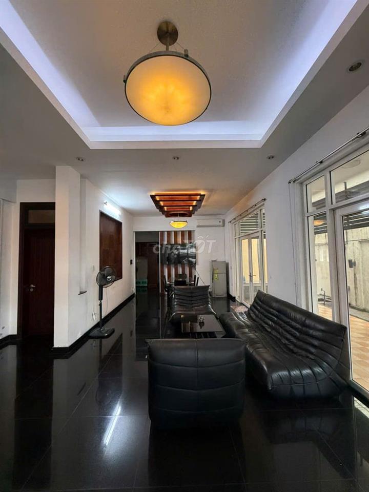 Cho thuê nguyên căn Villa  2 mặt tiền, Bình Thạnh (cũ)