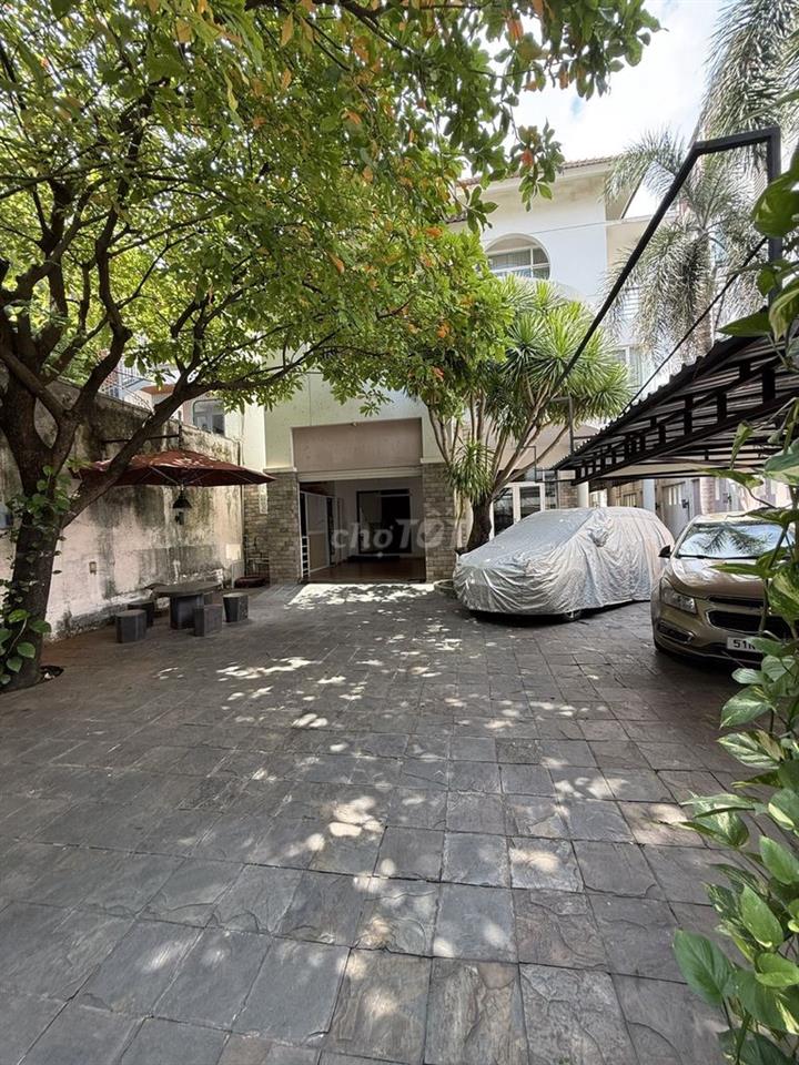 Cho thuê nguyên căn Villa  2 mặt tiền, Bình Thạnh (cũ)
