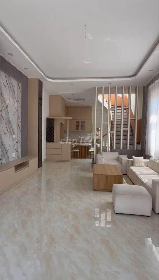 Nhà 2 tầng Tân Uyên- Ngay vòng xoay Kim Hằng