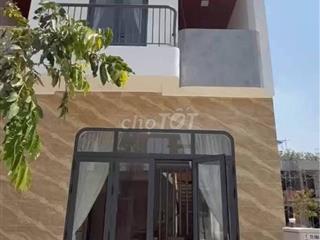 Nhà 2 tầng Tân Uyên- Ngay vòng xoay Kim Hằng