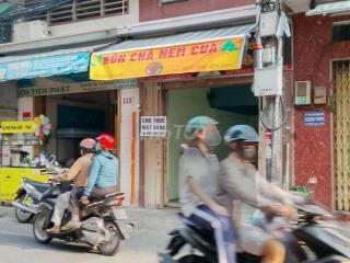 Q11 Cho thuê Mặt bằng cửa hàng (có trong nhà và điện nước) gần chợ