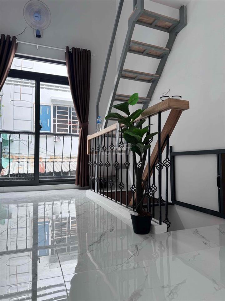 Cần 2 Nam - Ghép nhà phố đầy đủ tiện nghi