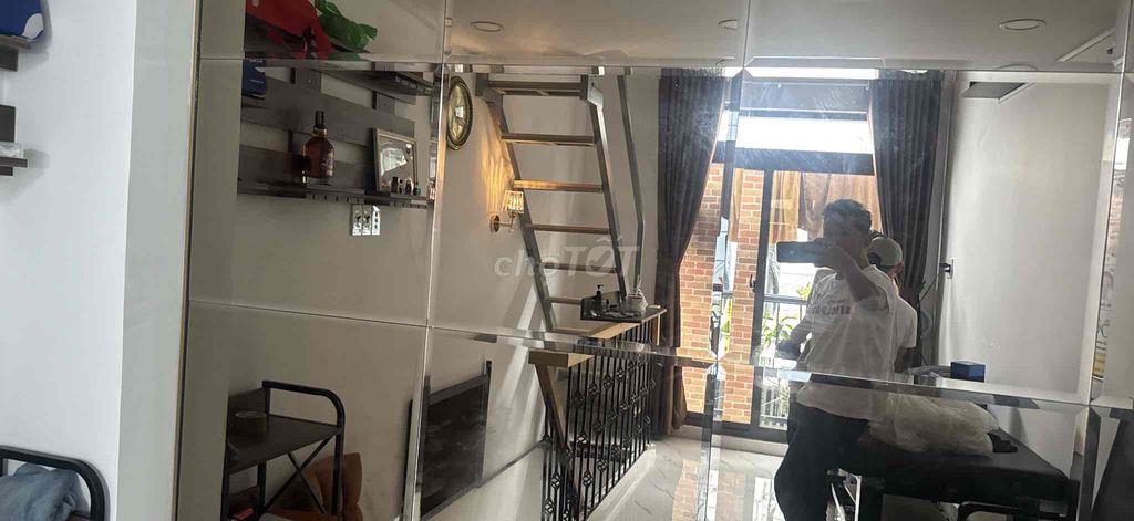 Cần 2 Nam - Ghép nhà phố đầy đủ tiện nghi