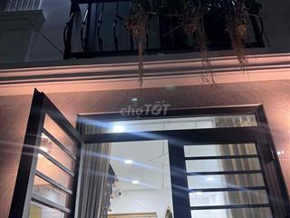 Cần 2 Nam - Ghép nhà phố đầy đủ tiện nghi