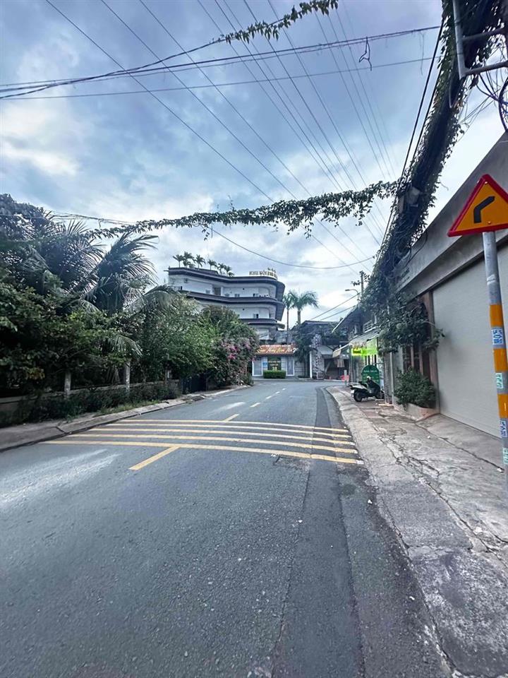 CHỈ 2,4 TỶ – NHÀ 3 TẦNG NGAY MAN THIỆN, QUẬN 9 CŨ