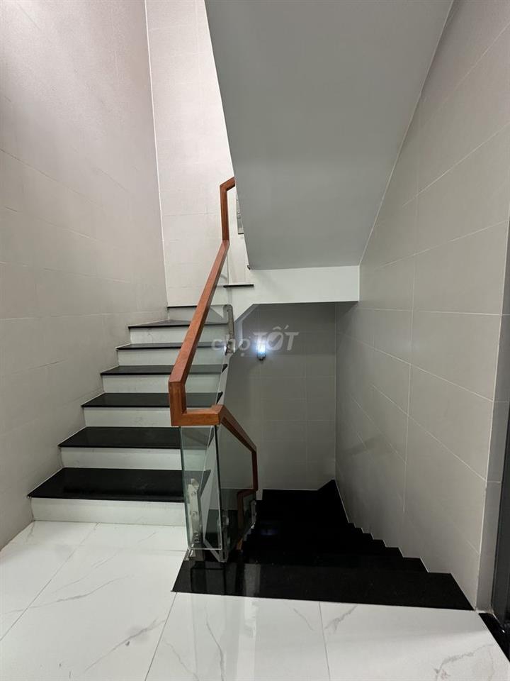 Nhà mới 100% chính chu