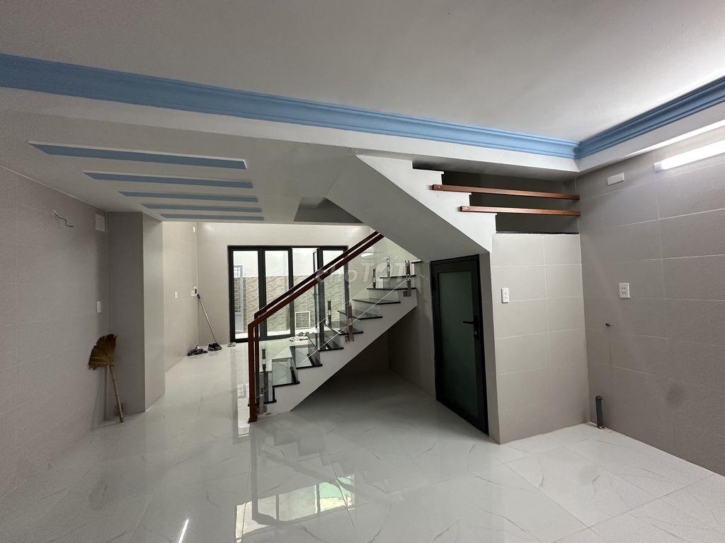 Nhà mới 100% chính chu
