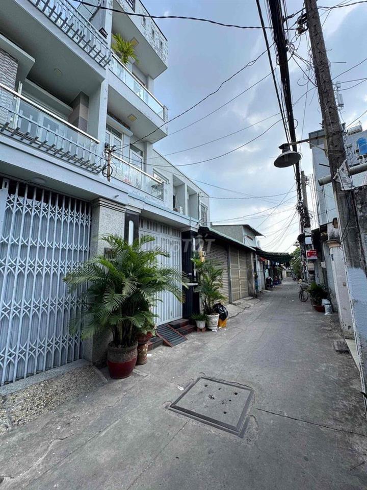 Bán nhà Quận 12 61m2 3 tầng 5PN hẻm xe hơi 5m giá 4 tỷ