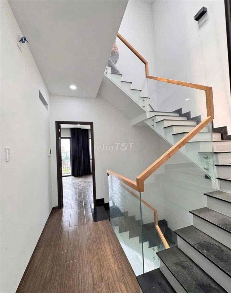 NHÀ ĐẸP - GIÁ TỐT - GẦN TRƯỜNG NGUYỄN HỮU TIẾN