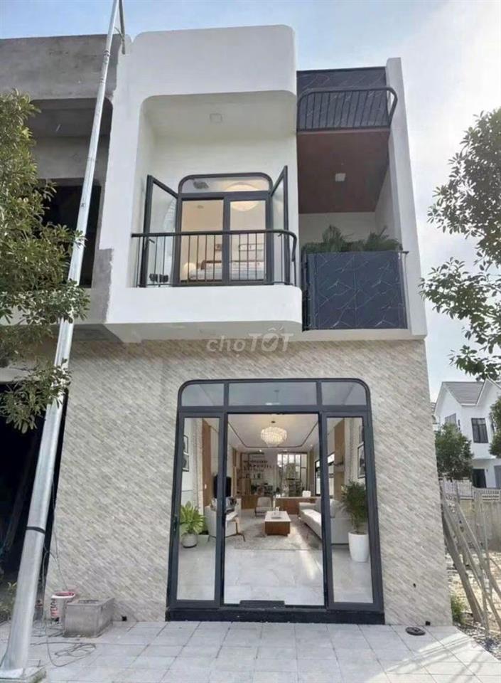 Bán gấp căn 1 lầu giá 2.5 tỷ gần chợ Tân Hiệp, Tân Uyên