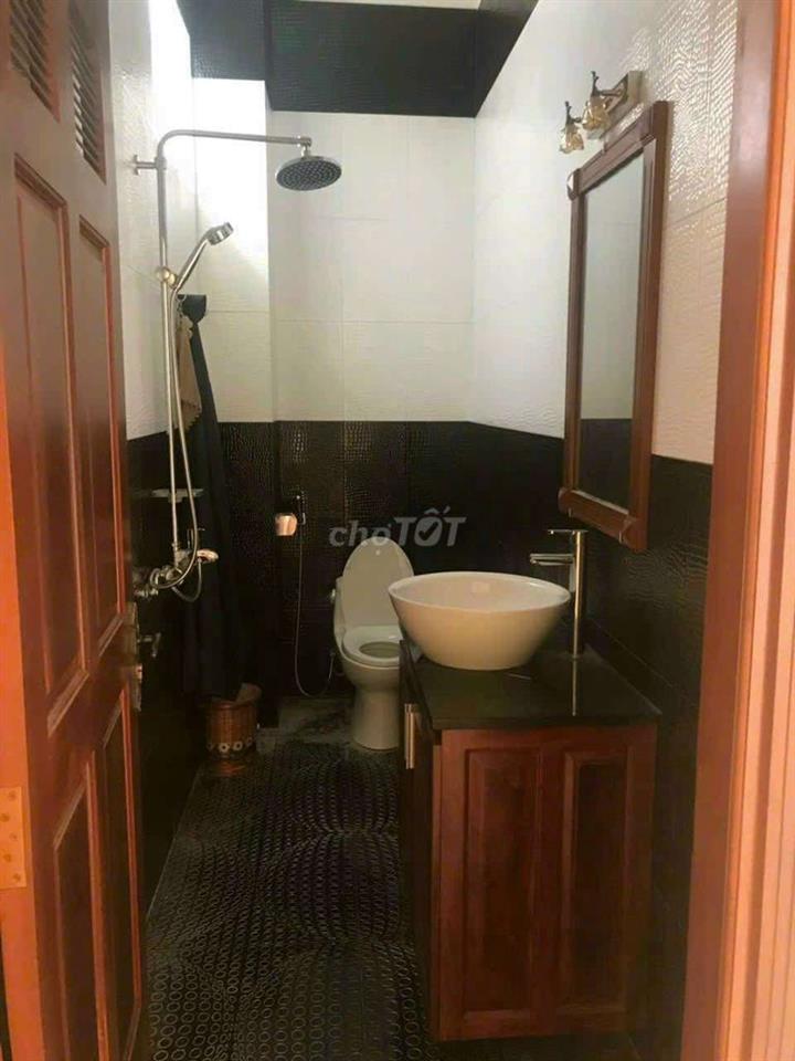 Bán nhà hai mặt tiền