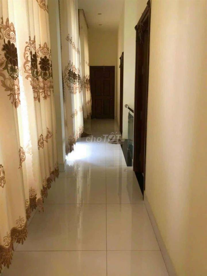 Bán nhà hai mặt tiền
