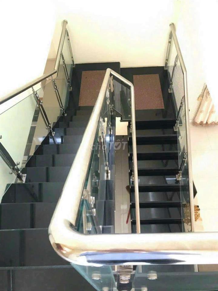 Bán nhà hai mặt tiền