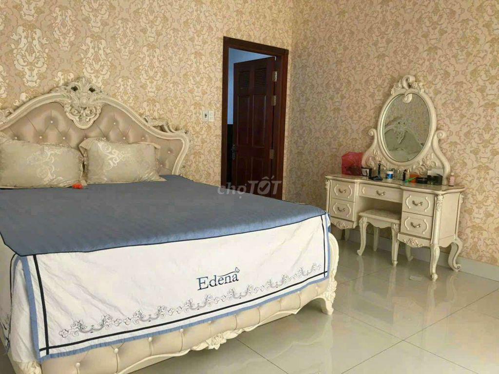 Bán nhà hai mặt tiền