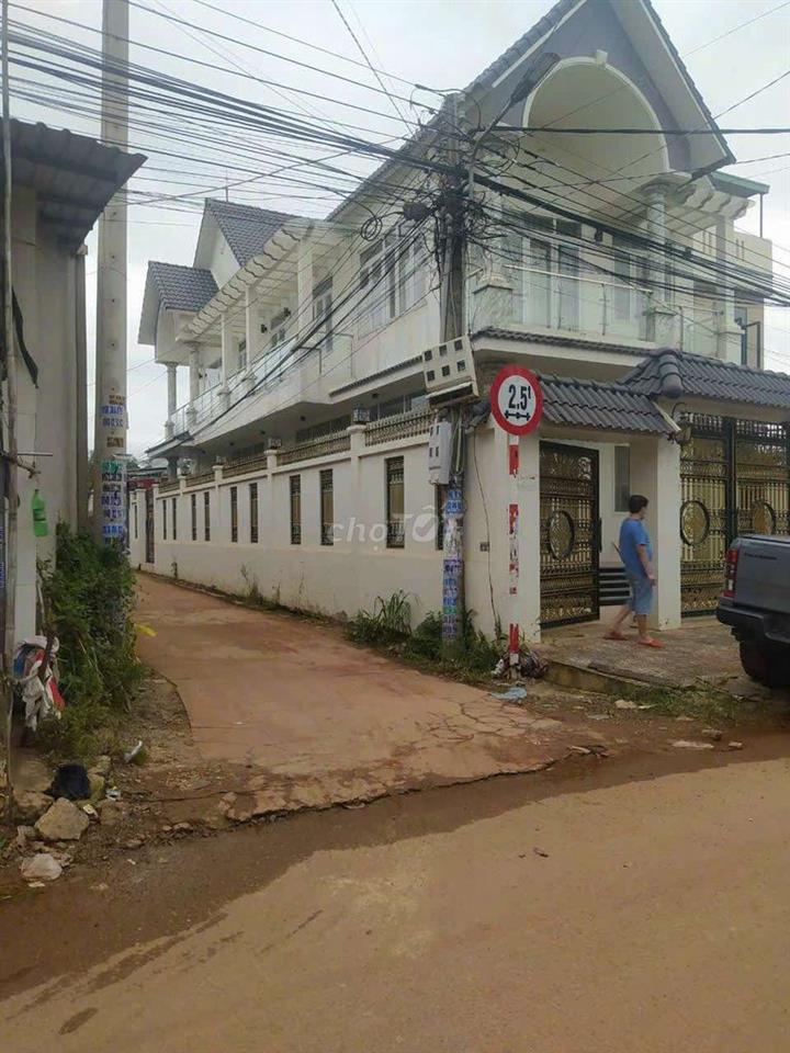 Bán nhà hai mặt tiền