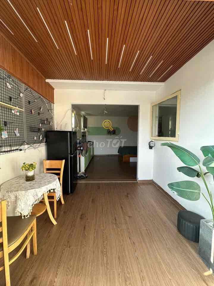 CH 1PN ngay Tôn Thất Thuyết giáp Q1 - bancong lớn - full nội thất