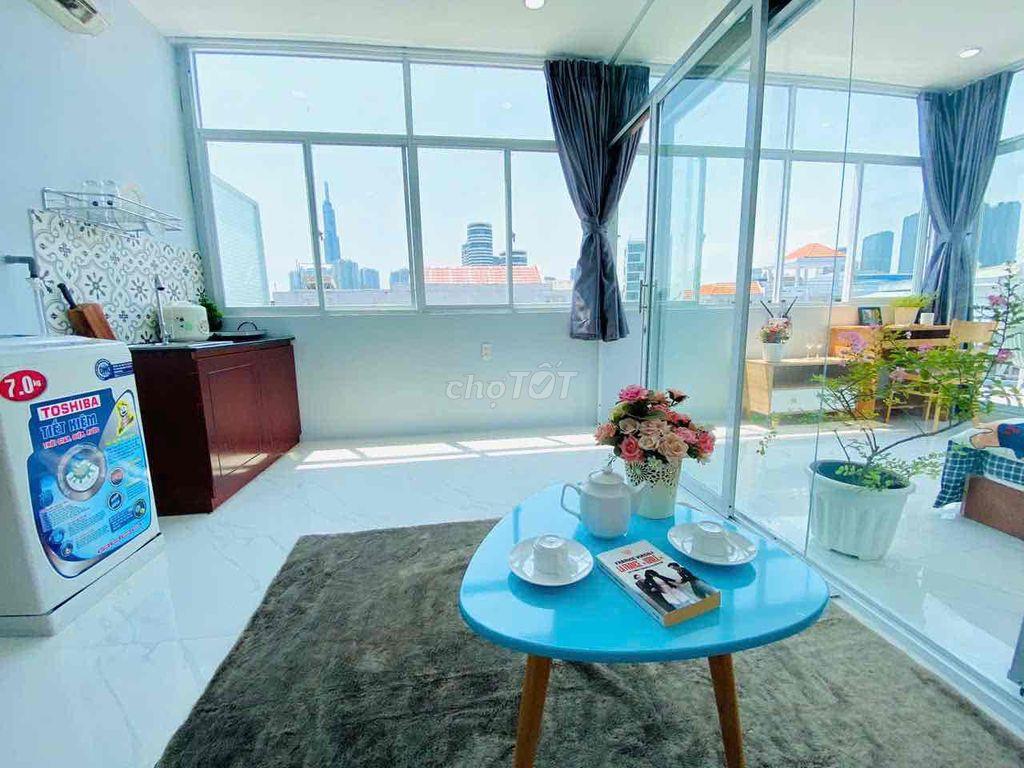 Phòng xinh cho ai thích bancong rộng trồng cây xanh, giáp Q1