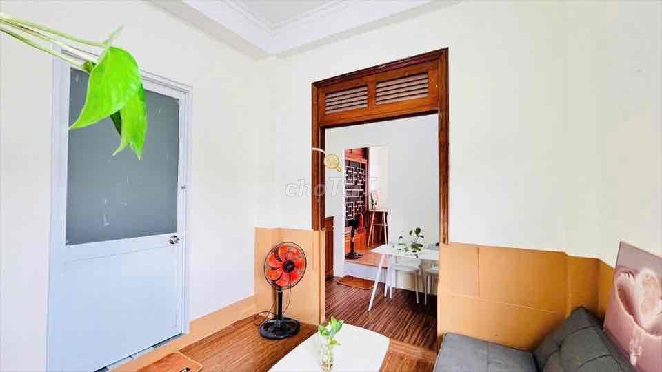 1PN cửa sổ lớn ngay Phan Đăng Lưu + trung tâm Sài Gòn