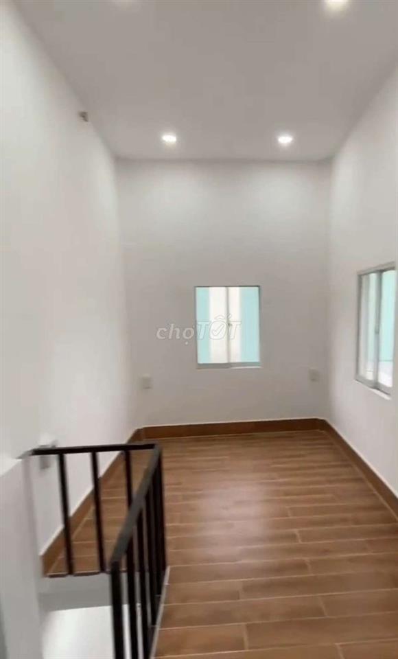 Nhà mới xây dựng gần chợ cây sộp dt 3x6m 1 lầu 1 sân thượng đúc