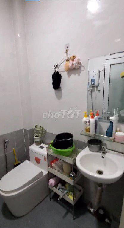Phòng cho Thuê :Khu vực an ninh, yên tỉnh, hẻm trải nhựa > 8 mét .  