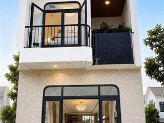 Bán 2 căn 1 trệt 1 lầu và 1 trệt 2 lầu giá 2 tỷ 5 ngay chợ Tân Hiệp