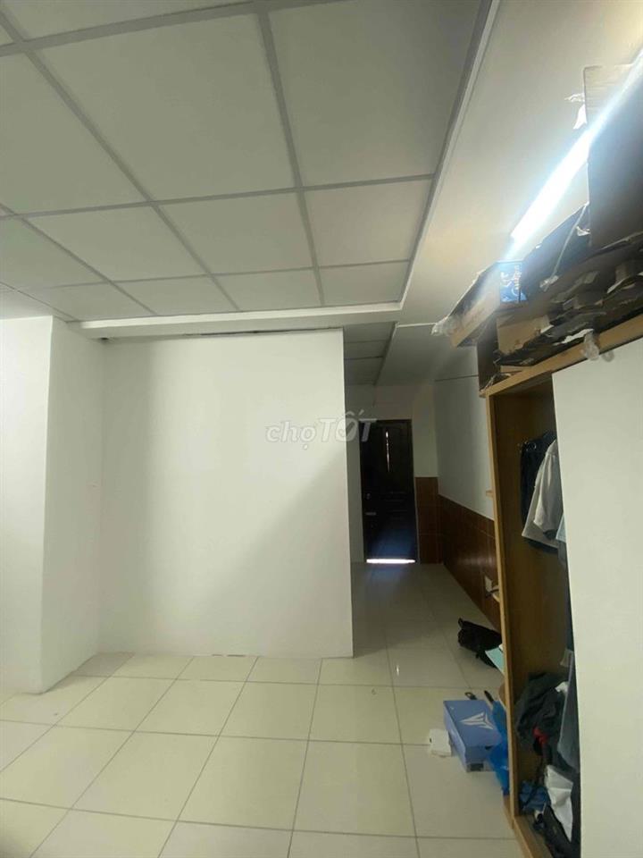 Cần pass lại phòng hợp đồng còn 10 tháng