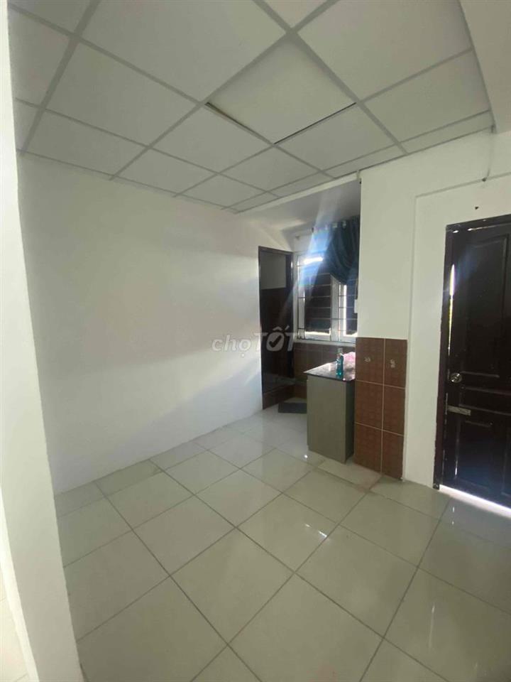 Cần pass lại phòng hợp đồng còn 10 tháng