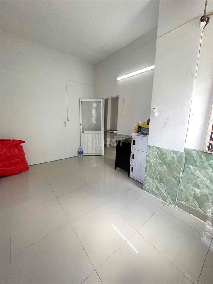 2 phòng ngủ 7tr5  sẵn 2 máy lạnh, ban công cửa sổ thoáng, mỗi phòng