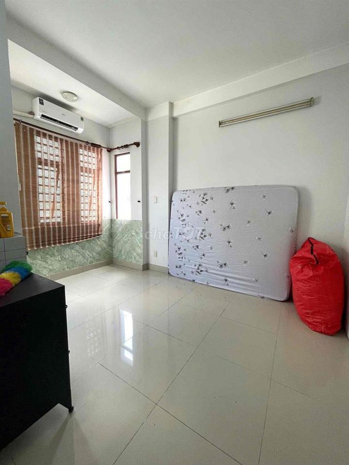 2 phòng ngủ 7tr5  sẵn 2 máy lạnh, ban công cửa sổ thoáng, mỗi phòng