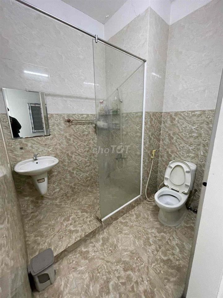 cho thuê phòng dạng nhà nguyên căn 1 trệt - 1 lầu - 2 phòng ngủ 2 WC