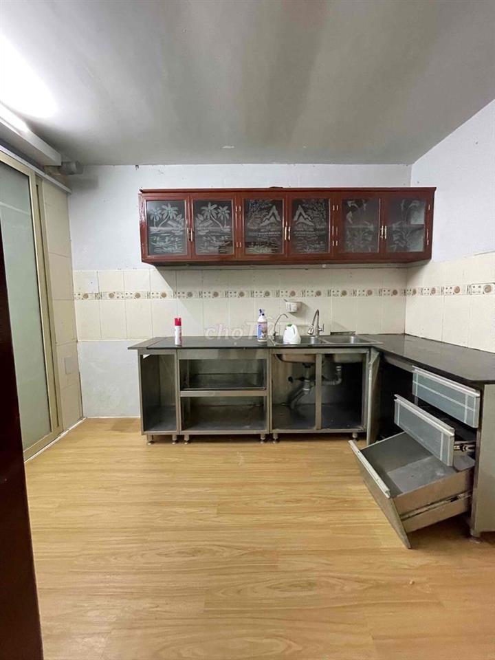 phòng cho thuê ở trệt chỉ tính điện, nước + tách bếp phù hợp ở 3 người