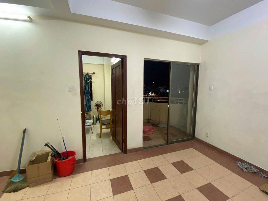 Chung cư 590- CMT8-P.Nhiêu Lộc:80m2,2p ngủ, không NT giá 11tr/th