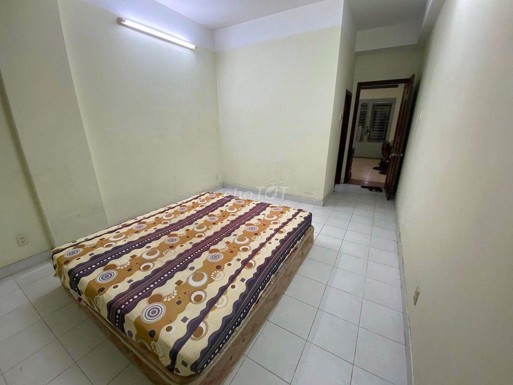Chung cư 590- CMT8-P.Nhiêu Lộc:80m2,2p ngủ, không NT giá 11tr/th